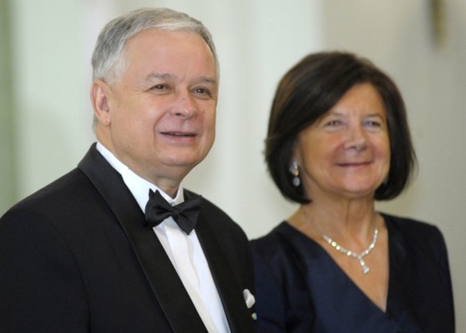 „Reuters“/„Scanpix“ nuotr./Lechas Kaczynskis ir jo žmona Maria