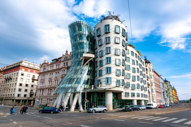 „Adobe Stock“ nuotr./Praha, Šokantis namas