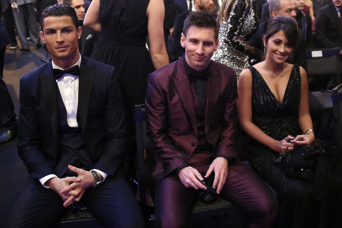 AFP/„Scanpix“ nuotr./Cristiano Ronaldo, Lionelis Messi ir Antonella Roccuzzo 