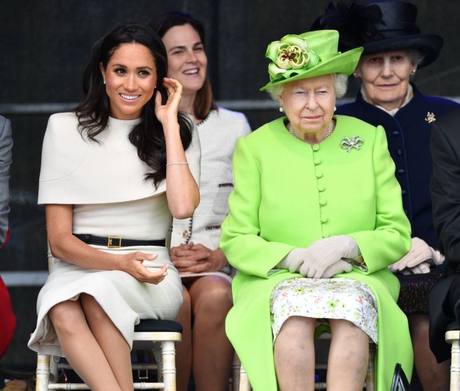 Vida Press nuotr./Sasekso hercogienė Meghan ir karalienė Elizabeth II