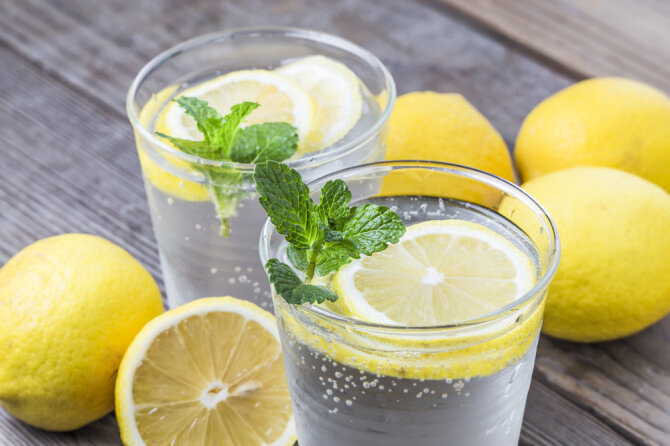 Shutterstock nuotr./Vanduo su citrina