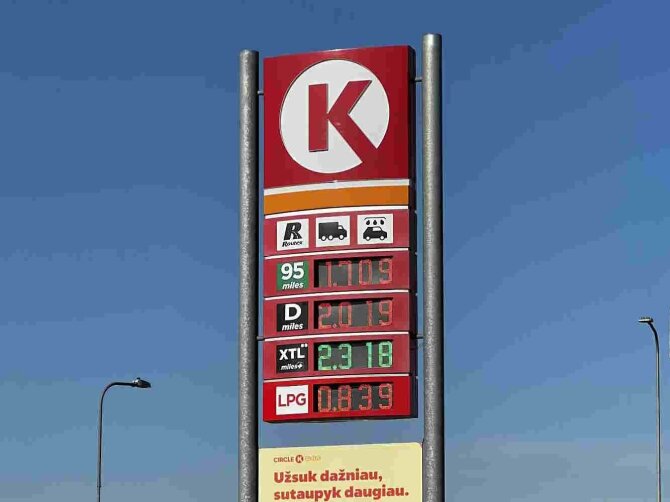 Žilvino Pekarsko / 15min nuotr./Degalų kainos Circle K degalinėje Tūkstantmečio g. Vilniuje kovo 10 d.