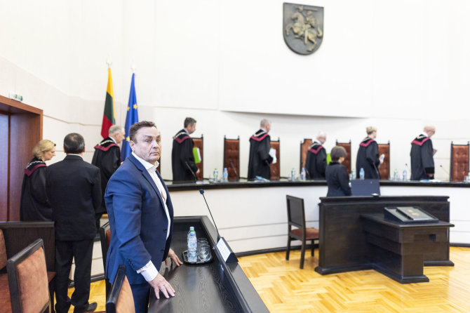 Irmanto Gelūno / BNS nuotr./Konstitucinis Teismas nagrinėja apkaltos iniciatyvą Seimo nariui Petrui Gražuliui