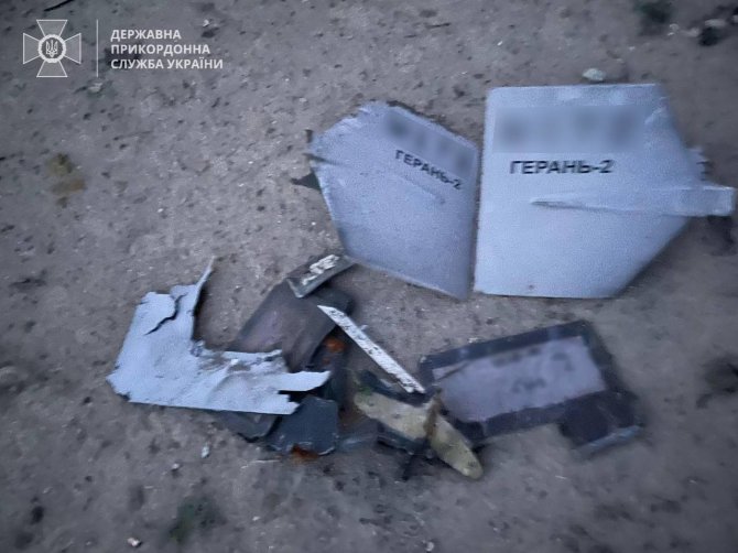 Ukrainos valstybinės sienos apsaugos tarnyba/ „Telegram“/Drono nuolaužos Izmajilo uosto teritorijoje