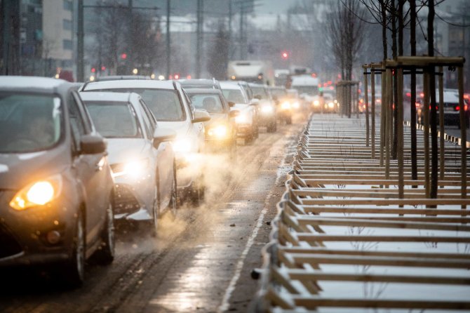 Irmanto Gelūno / BNS nuotr./Paskutinę dieną prieš Kalėdų šventes Vilnius sustojo spūstyse.