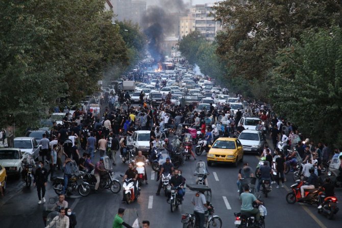 AFP/„Scanpix“ nuotr./Po Mahsos Amini mirties Iraną drebina protestai