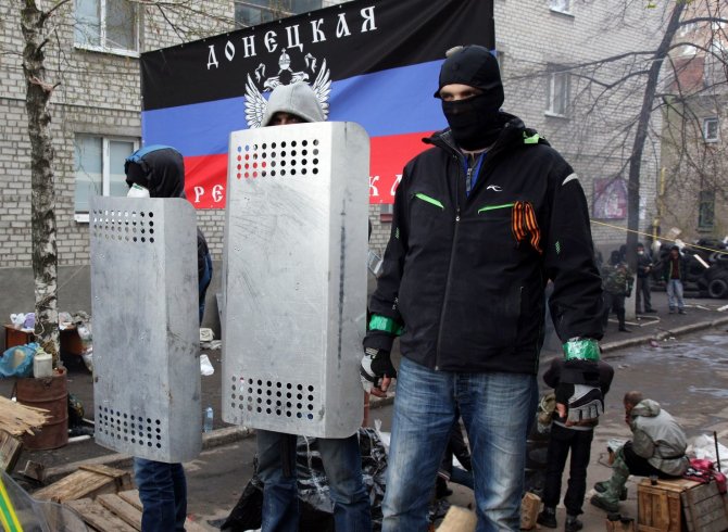 AFP/„Scanpix“ nuotr./Prorusiški separatistai Donecke