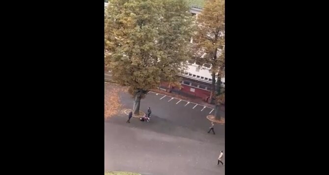 Stopkadras/Prancūzijos mokykloje peiliu mirtinai subadytas mokytojas: buvęs mokinys šaukė „Alahu Akbar“
