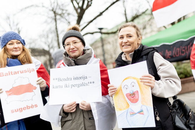 Lukas Balandis / BNS nuotr./Lietuvoje gyvenančių baltarusių protesto akcija „Lukašenką – į smulkintuvą“