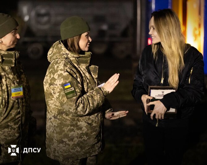 Valstybės sienos apsaugos tarnyba/ „Telegram“/Angelina Jolie Ukrainoje