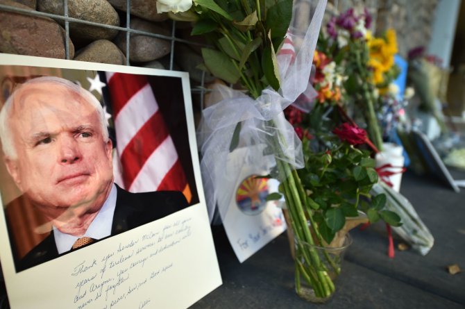 AFP/„Scanpix“ nuotr./Pagerbtas JAV senatoriaus J.McCaino atminimas