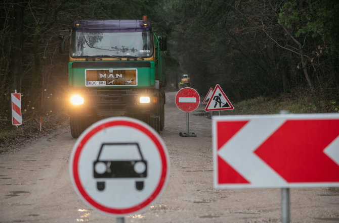 Sauliaus Žiūros nuotr./ Mykolo Lietuvio gatvės asfaltavimas