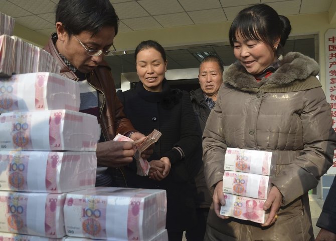 Išmokėti dividendus grynaisiais Kinijos Jianshe kaime yra įprasta.