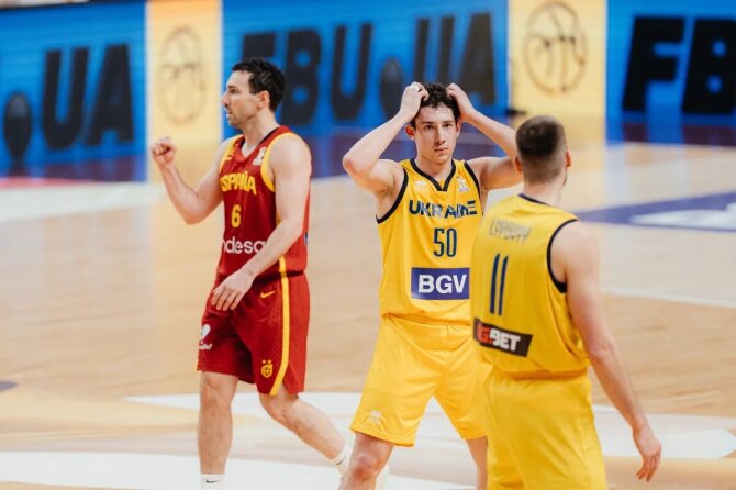 FIBA.com nuotr./Ferranas Bassas, Oleksandras Kovliaras