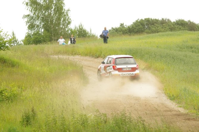 Dariaus Kibirkščio nuotr./Antrąją ralio „Žemaitija – 2015“ dieną – kova aštrėja