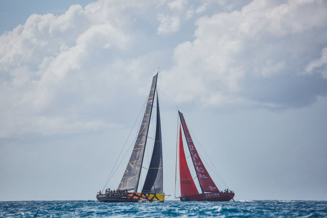 Robert Hajduk nuotr./„St. Maarten Heineken“ regatoje dalyvaujančios identiškos jachtos – lietuvių „Ambersail 2“ ir lenkų „Sailing Poland“