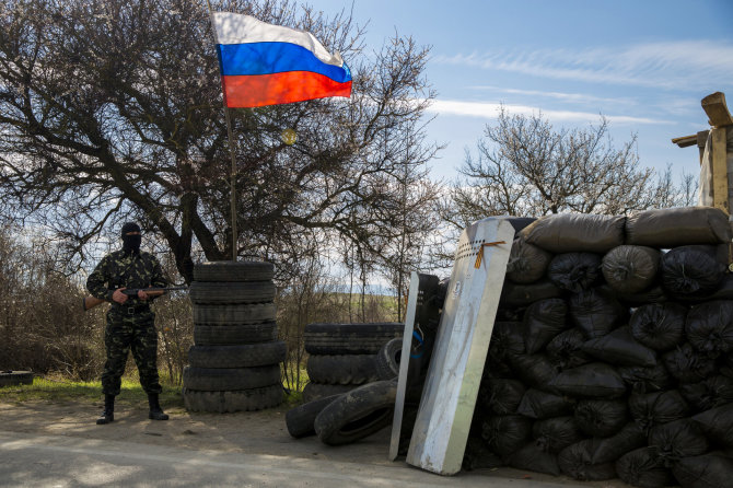 „Reuters“/„Scanpix“/Rusijos pajėgų karys Kryme