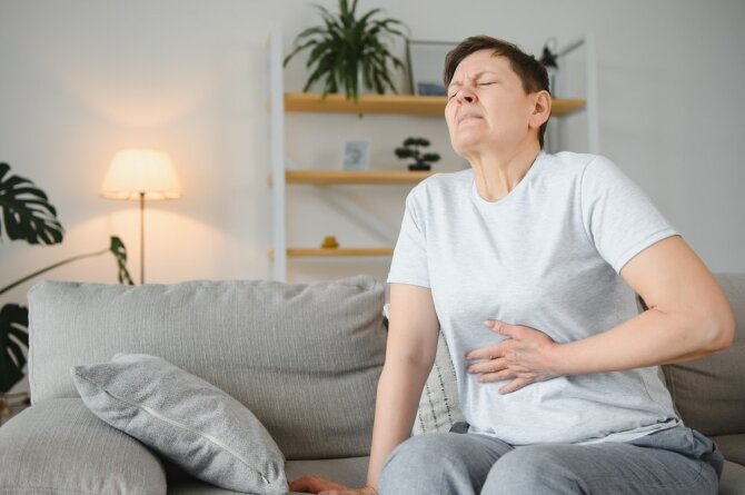Shutterstock nuotr./Išpūstas pilvas, skaudantis skrandis – tai simptomai, būdingi ir dispesijos sindromui