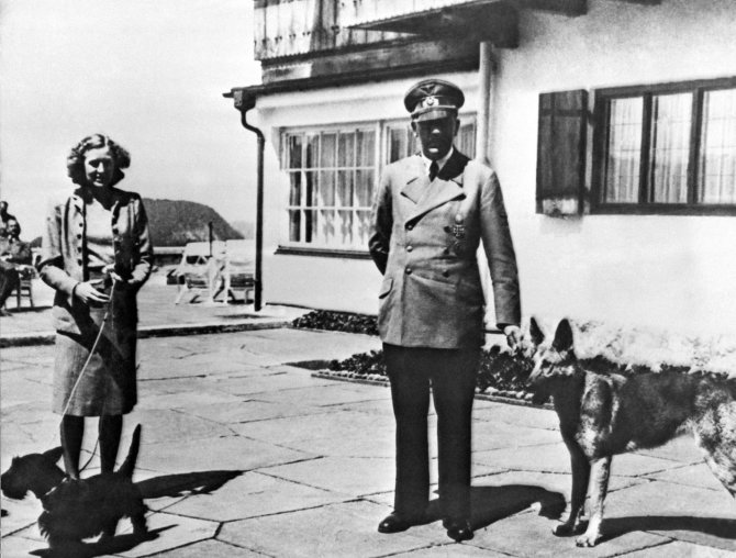 „Scanpix“/AP nuotr./A.Hitleris Berghofe – savo rezidencijoje Bavarijos Alpėse