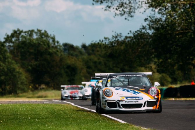 Organizatorių nuotr./Didžiosios Britanijos „Porsche Carrera“ varžybos „Croft“ trasoje