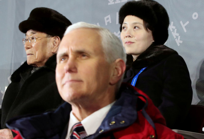 „Reuters“/„Scanpix“ nuotr./JAV viceprezidentas Mike'as Pence'as Pietų Korėjoje