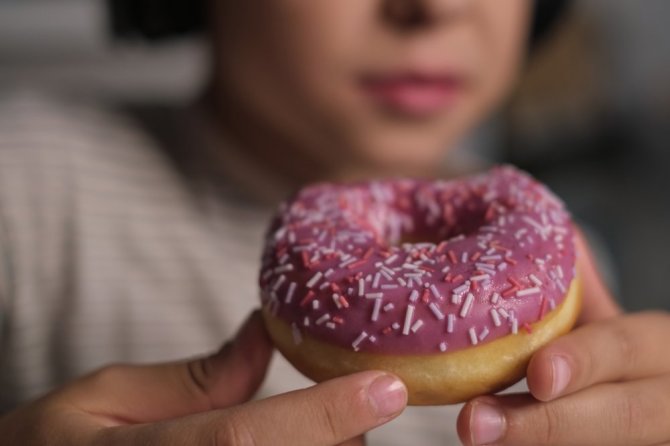 Shutterstock nuotr./Nutukimą vaikystėje lemia ne tik netinkama mityba