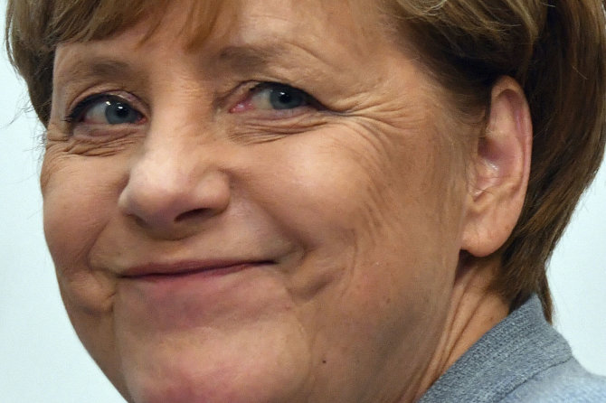 „Scanpix“/AP nuotr./Angela Merkel lieka Vokietijos kanclere