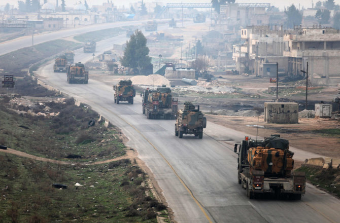 AFP/„Scanpix“ nuotr./Turkijos kariuomenės vilkstinė Sirijoje