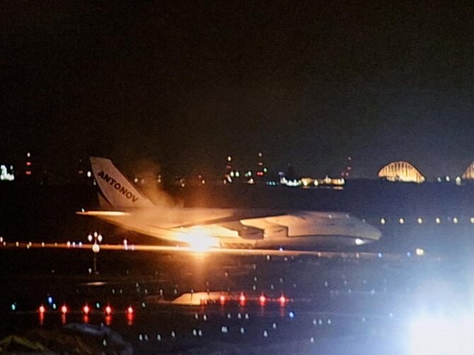 Kadras iš vaizdo įrašo/Ukrainos lėktuvas An-124 „Ruslan“