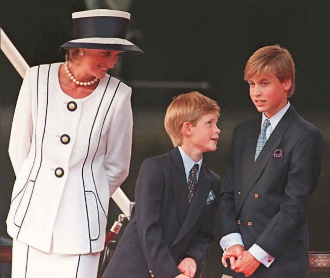 AFP/„Scanpix“ nuotr./Princesė Diana, princas Harry ir princas Williamas (1995 m.)