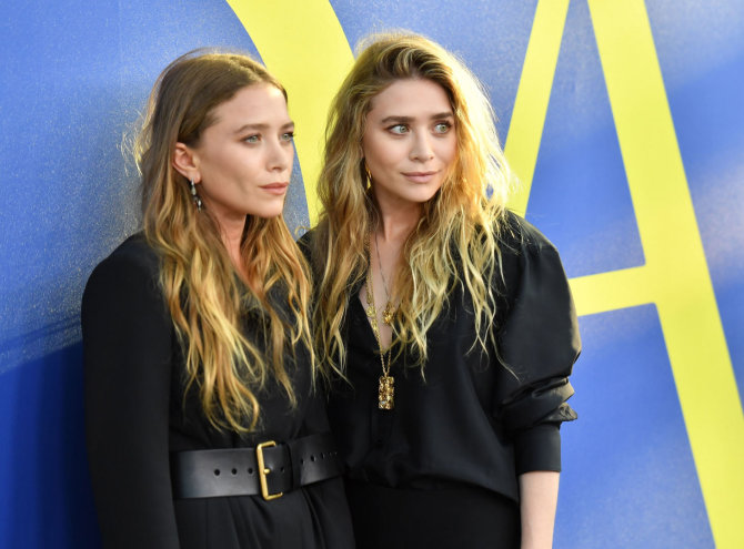AFP/„Scanpix“ nuotr./Mary-Kate Olsen ir Ashley Olsen 