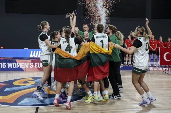 FIBA.com nuotr./Lietuvos 16-metės krepšininkės