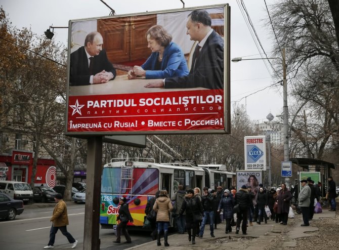 „Reuters“/„Scanpix“ nuotr./Socialistų partijos plakatas Moldovoje