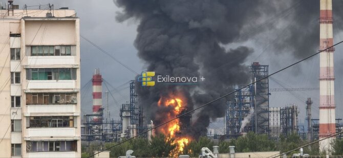 Kadras iš vaizdo įrašo/Maskvoje dega naftos perdirbimo gamykla