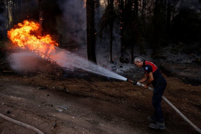 „Reuters“/„Scanpix“ nuotr./Miško gaisras Turkijoje