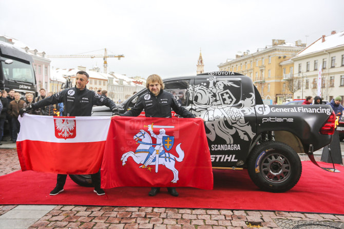 Irmanto Gelūno / 15min nuotr./Pristatytas naujasis Benedikto Vanago automobilis, kuriuo jis lenktyniaus Dakaro ralyje