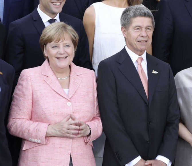 „Scanpix“/„SIPA“ nuotr./Angela Merkel su vyru Joachimu Saueriu