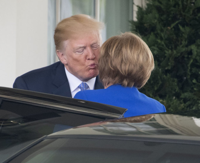 „Scanpix“/„SIPA“ nuotr./Donaldas Trumpas ir Angela Merkel