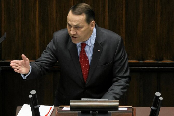 Radoslawas Sikorskis / Sławomir Kaminski / Agencja Wyborcza.pl via REUTERS