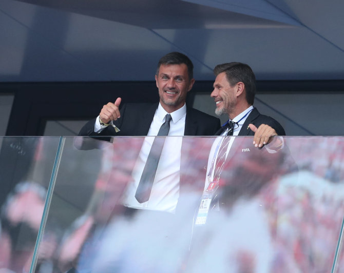 „Scanpix“ nuotr./Paolo Maldini (kairėje) grįžta dirbti į Milano klubą.
