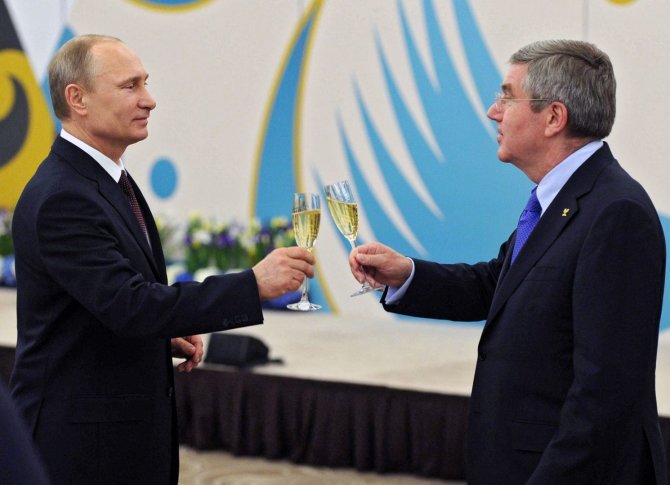 „Scanpix“ nuotr./Rusijos prezidentas V.Putinas ir IOC prezidentas Th.Bachas.