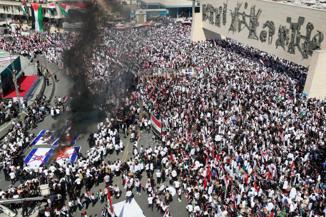 AFP/„Scanpix“ nuotr./Tūkstantiniai palestiniečių rėmėjų protestai Irake