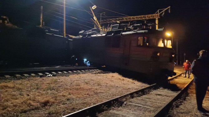 Socialinių tinklų nuotrauka/Netoli Rusijos Volgogrado nuo bėgių nuriedėjo krovininis traukinys