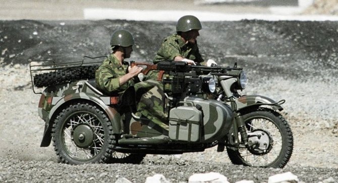 Socialinių tinklų nuotrauka/Rusijos kariai ant motociklo