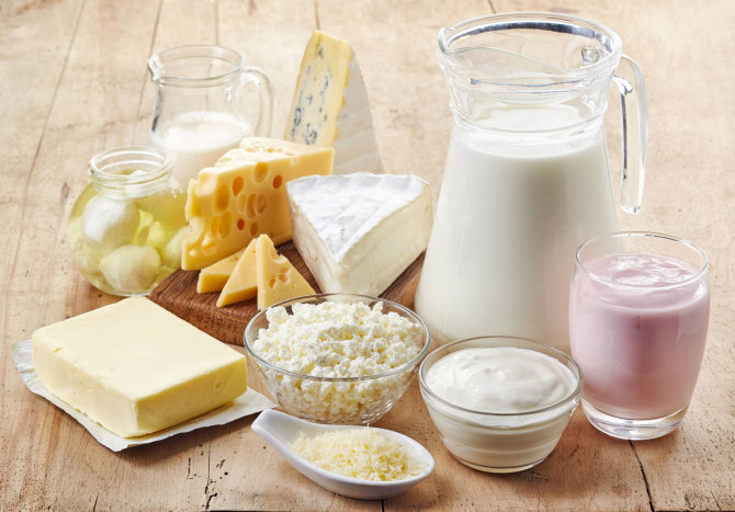 123RF.com nuotr./Netoleruojant laktozės vis tiek galima valgyti kietą sūrį, sviestą, jogurtą su probiotikais, kefyrą. 