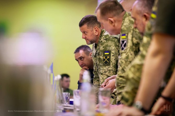 Ukrainos ginkluotųjų pajėgų nuotr./V.Zalužno susitikimas su Amerikos ir Didžiosios Britanijos partneriais