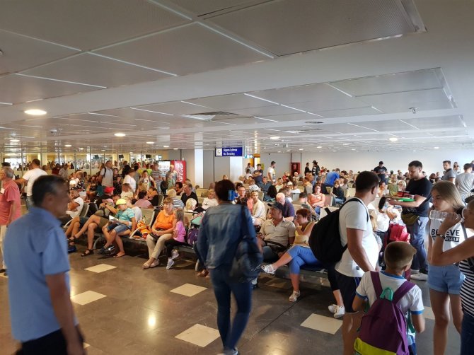15min skaitytojo nuotr./Antalijos oro uoste įstrigo poilsiautojai iš Lietuvos