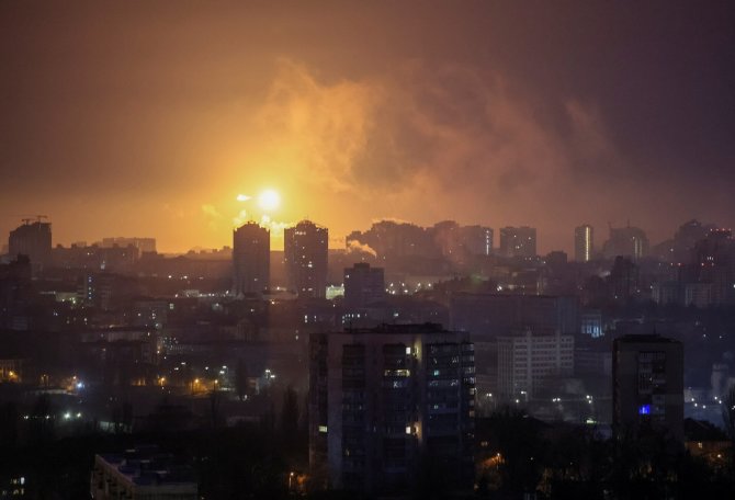 „Reuters“/„Scanpix“/Rusijos ataka Kyjive