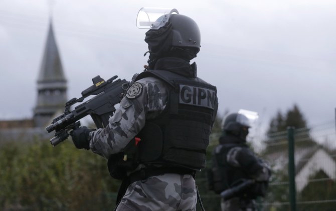 „Reuters“/„Scanpix“ nuotr./Prancūzijos saugumo pajėgos