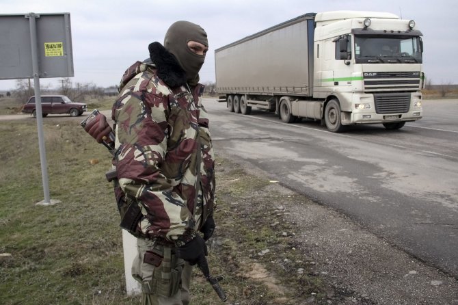 „Reuters“/„Scanpix“ nuotr./Ukrainos karys prie Krymo sienos